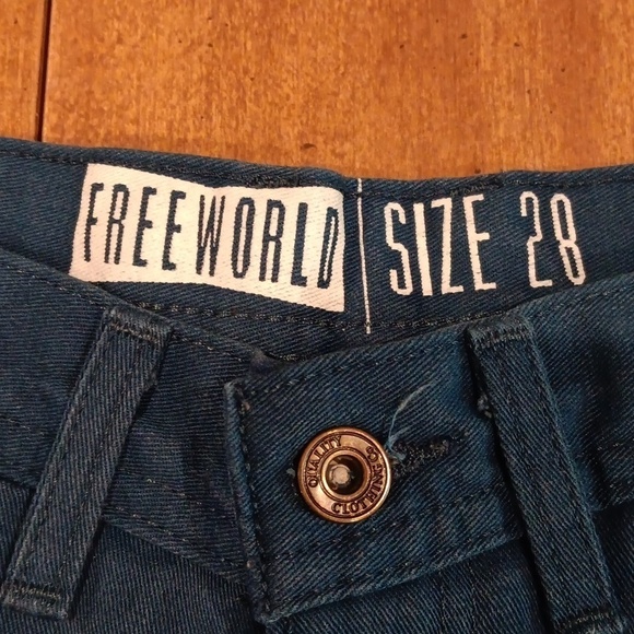 Freeworld shorts size 28 - Picture 2 of 3